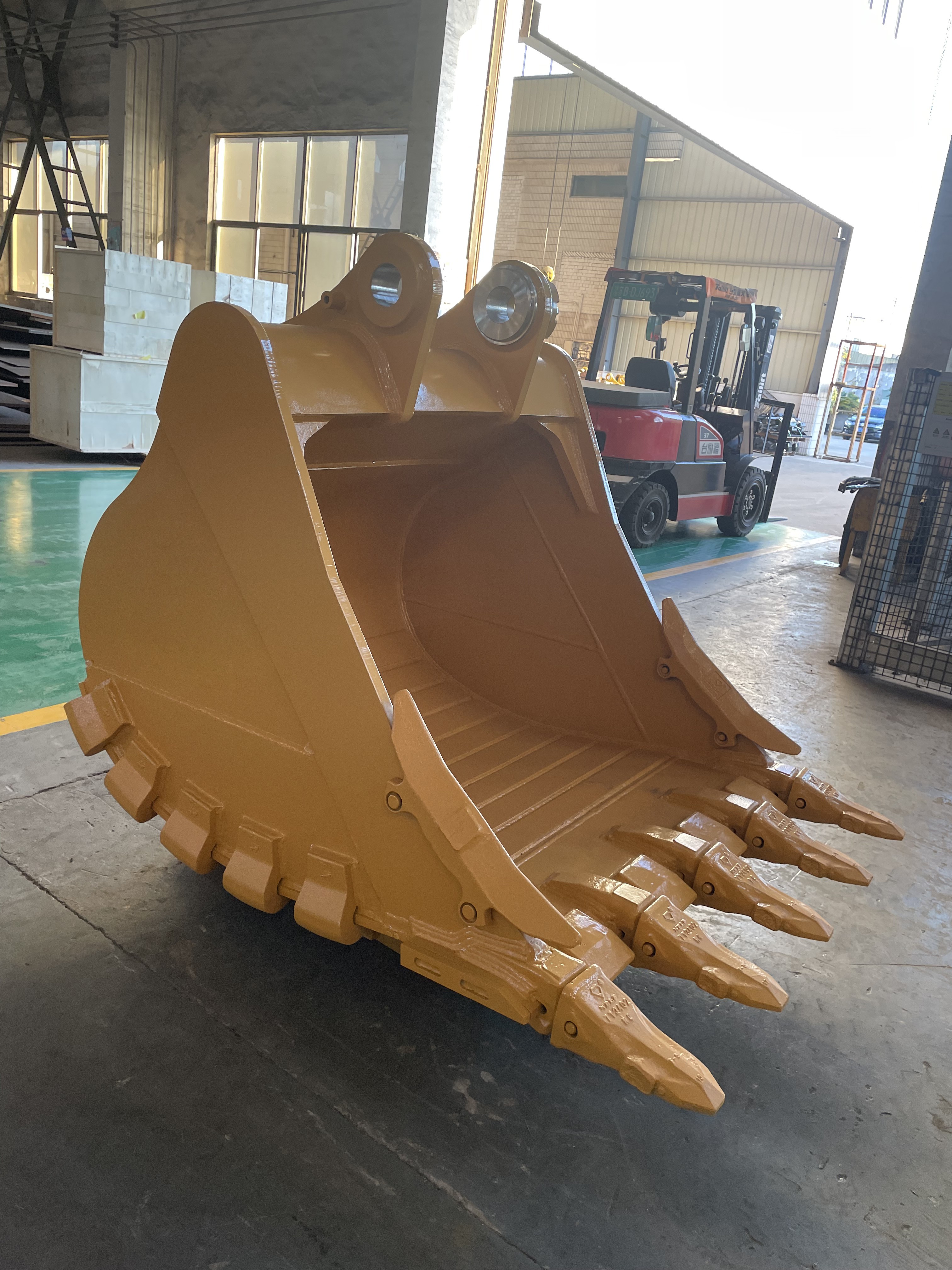 CAT330 EXCAVATOR BUCKET 