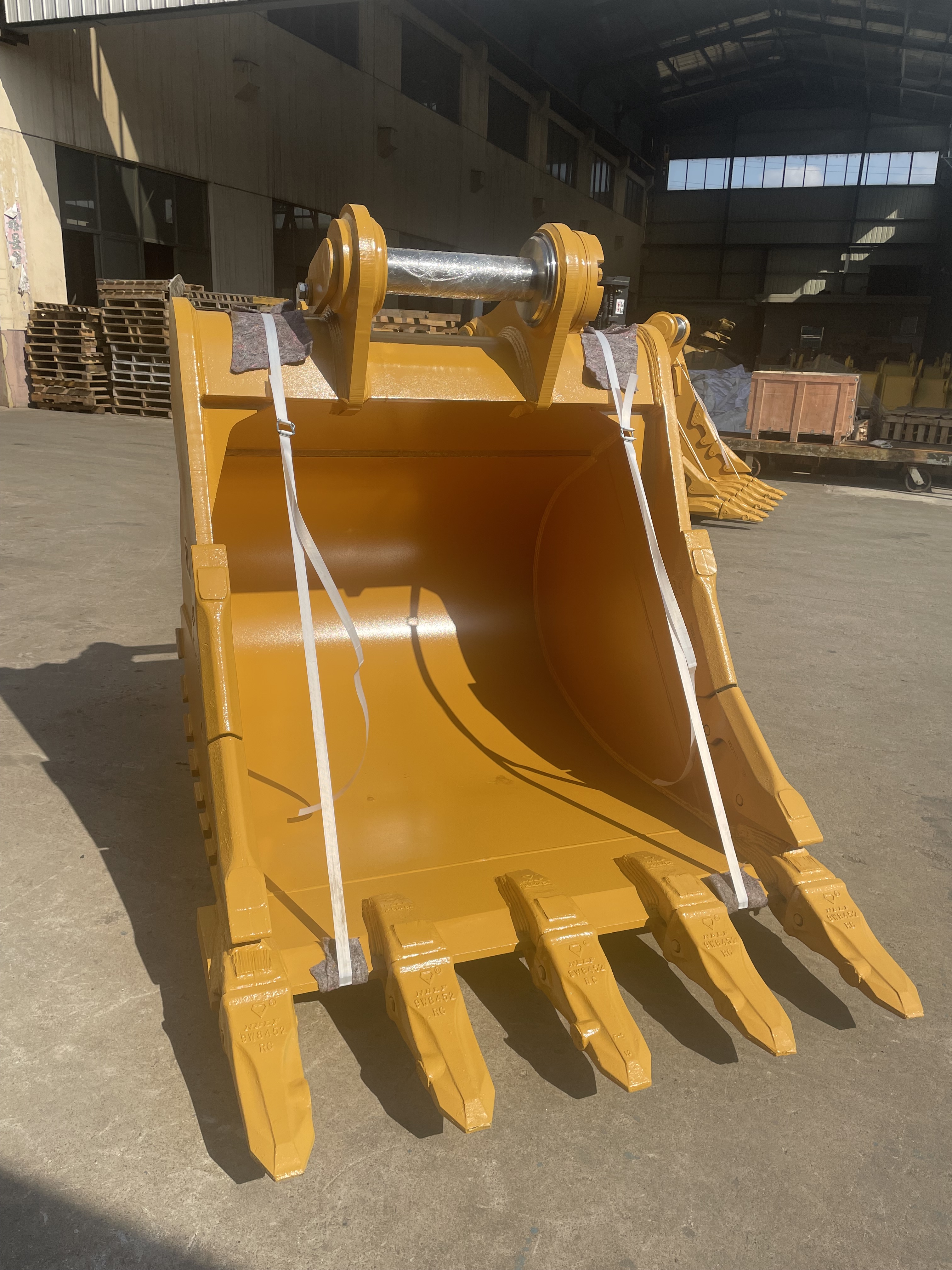 CAT336 Excavator Bucket (2)