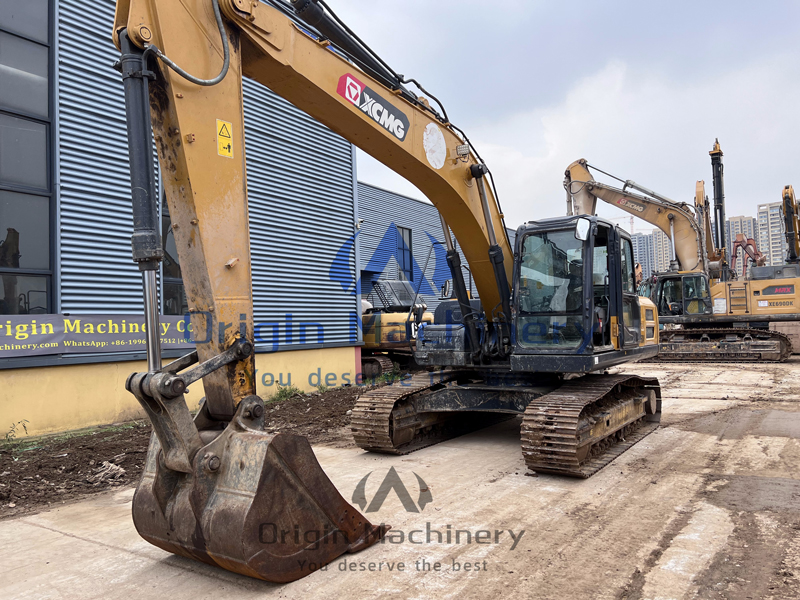 used-excavator--1